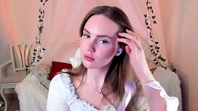 Snapshot of MishkaMe chatting on October 12, 2025, 2:07 pm MishkaMe online show from October 12, 2025, 2:07 pm