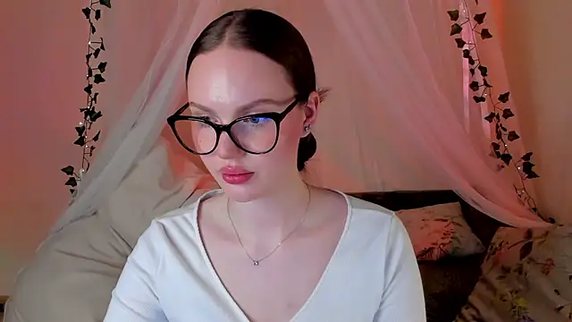 Snapshot of MishkaMe chatting on February 11, 2025, 3:18 pm MishkaMe online show from February 11, 2025, 3:18 pm