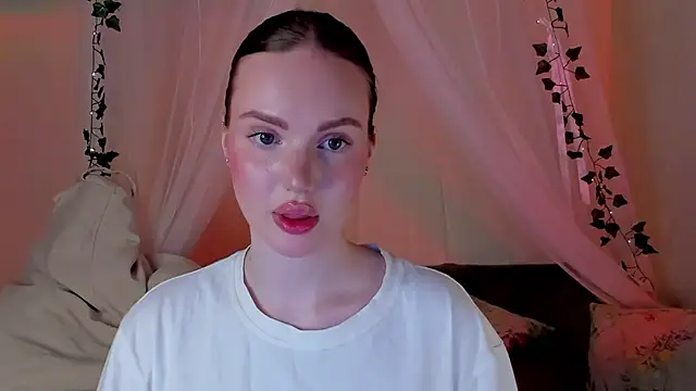 Snapshot of MishkaMe chatting on February 3, 2025, 2:55 pm MishkaMe online show from February 3, 2025, 2:55 pm