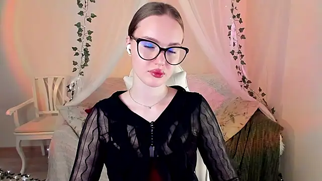 Snapshot of MishkaMe chatting on September 12, 2025, 3:56 pm MishkaMe online show from September 12, 2025, 3:56 pm