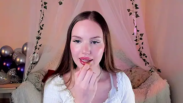 Snapshot of MishkaMe chatting on September 24, 2025, 12:44 pm MishkaMe online show from September 24, 2025, 12:44 pm