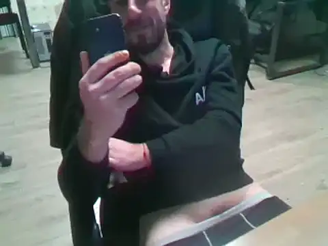 giorgakaci69 online show from February 25, 2025, 9:04 pm