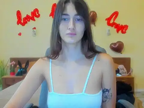 Snapshot of Moon-liza chatting on October 8, 2025, 6:04 am Moon-liza online show from October 8, 2025, 6:04 am