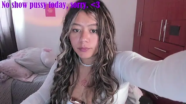 StephaniFox online show from September 18, 2025, 5:49 pm