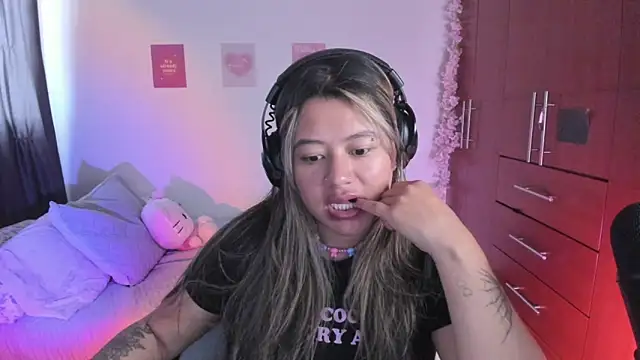 StephaniFox online show from September 21, 2025, 9:09 pm