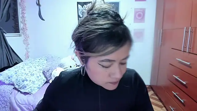 StephaniFox online show from April 7, 2026, 1:18 am