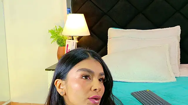 Holly Brensonexx  online show from October 16, 2025, 1:19 pm