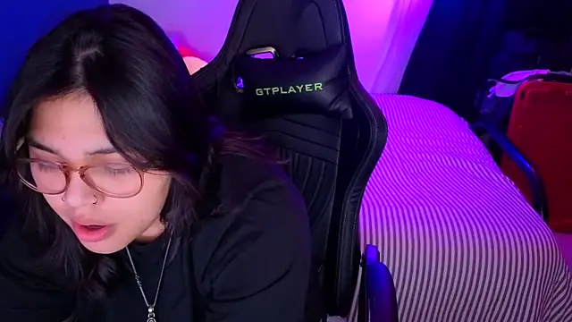 Snapshot of miacanela_xo chatting on February 16, 2026, 2:32 am miacanela xo online show from February 16, 2026, 2:32 am