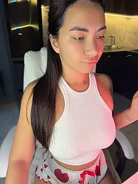 Snapshot of Melisa_Ester chatting on July 4, 2026, 6:23 pm Melisa Ester online show from July 4, 2026, 6:23 pm