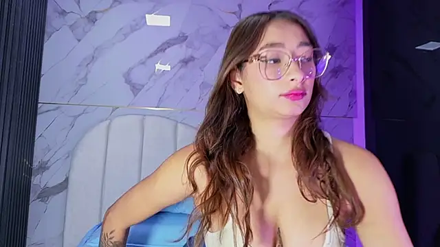 Snapshot of vale_ross_ chatting on May 16, 2026, 3:05 am vale ross online show from May 16, 2026, 3:05 am
