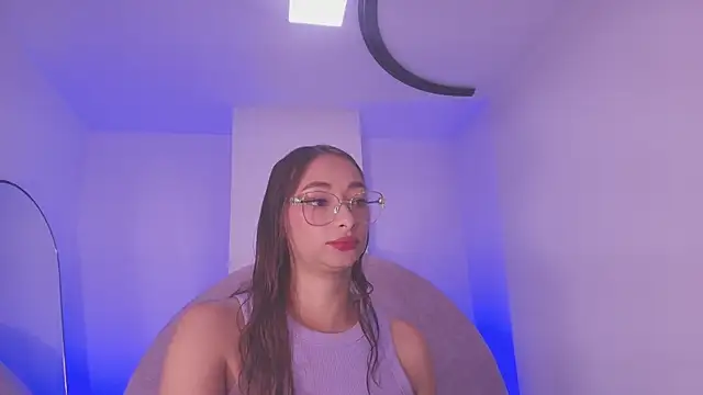 Snapshot of vale_ross_ chatting on April 21, 2026, 3:02 am vale ross online show from April 21, 2026, 3:02 am