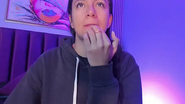 Tamaraakins online show from November 22, 2025, 12:48 pm