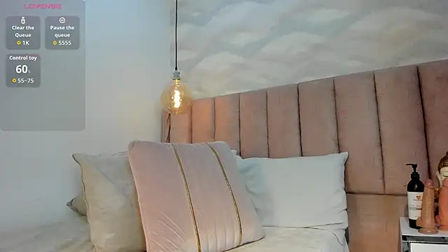 Snapshot of 1m_megan chatting on October 25, 2025, 3:06 am 1m megan online show from October 25, 2025, 3:06 am