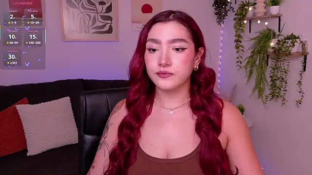 ViolettCastel online show from April 8, 2026, 7:48 pm