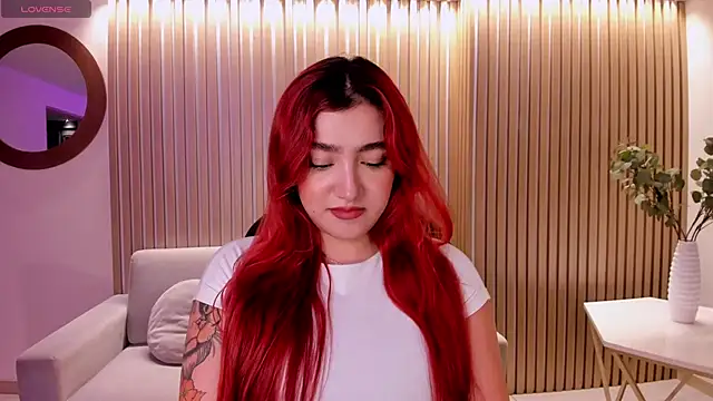 ViolettCastel online show from September 12, 2025, 7:35 pm