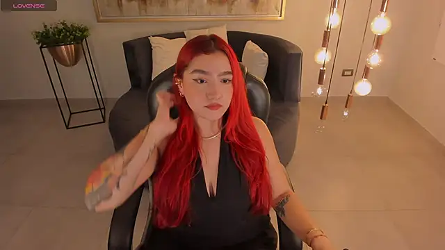 ViolettCastel online show from October 19, 2025, 6:21 pm