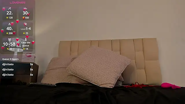 Roxxy mora online show from February 26, 2025, 3:25 am