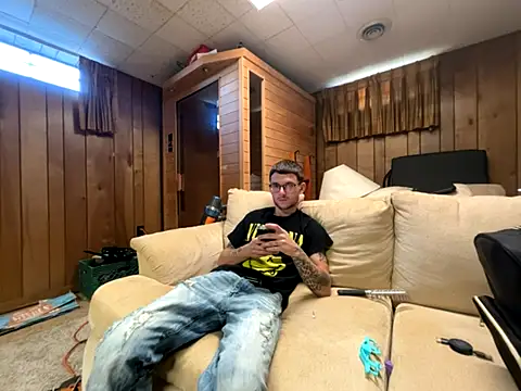 Snapshot of hungkubenski chatting on October 21, 2025, 8:19 pm hungkubenski online show from October 21, 2025, 8:19 pm