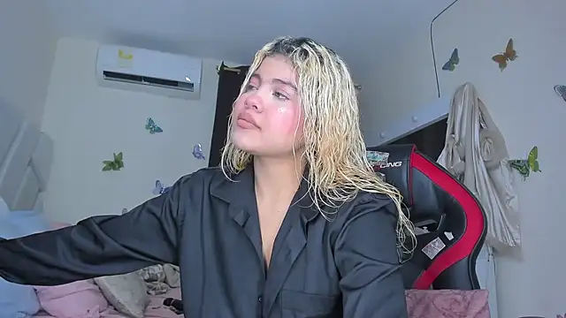 sofiacastillo01 online show from September 22, 2025, 1:17 pm