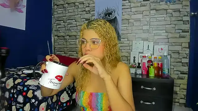 sofiacastillo01 online show from March 11, 2025, 12:50 pm