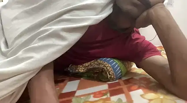 HORNY4UDESI online show from December 28, 2024, 11:05 pm