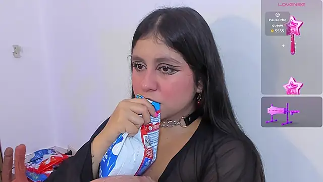 lola clit online show from October 21, 2025, 12:37 pm