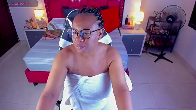 ShantalDior online show from September 11, 2025, 5:40 am