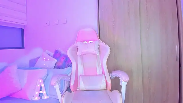 Snapshot of angelinalodge1 chatting on February 17, 2025, 2:20 am angelinalodge1 online show from February 17, 2025, 2:20 am