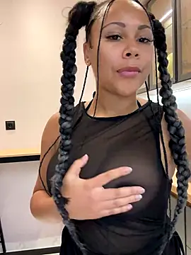 HaileyDiana online show from November 26, 2025, 1:44 pm