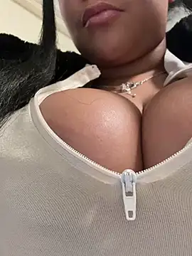 HaileyDiana online show from March 9, 2025, 12:09 pm