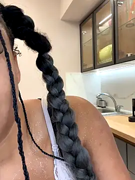 HaileyDiana online show from November 24, 2025, 12:27 pm