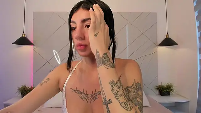 ANTONELLA  ROUSE  online show from October 20, 2025, 9:37 pm