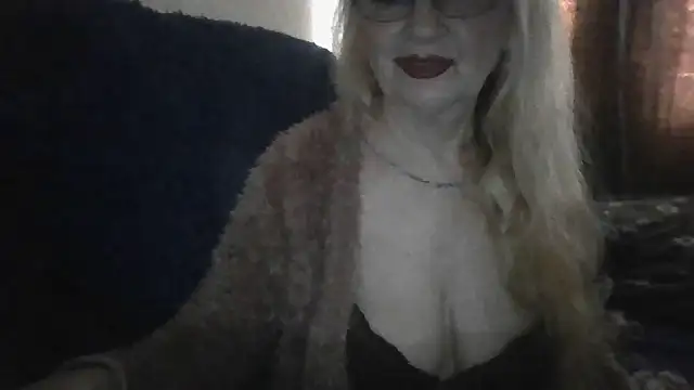 Snapshot of CarlyTreat chatting on April 10, 2026, 1:51 pm CarlyTreat online show from April 10, 2026, 1:51 pm