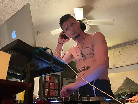 trash4cash online show from May 14, 2026, 1:35 am