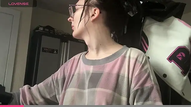 YandereDemon online show from October 7, 2025, 6:09 pm