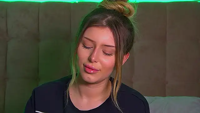 Snapshot of LiliaBianka chatting on March 11, 2025, 3:34 pm LiliaBianka online show from March 11, 2025, 3:34 pm