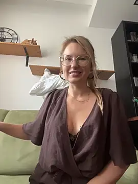 Snapshot of Vanilladreams chatting on June 30, 2026, 4:51 pm Vanilladreams online show from June 30, 2026, 4:51 pm