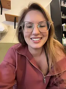 Snapshot of Vanilladreams chatting on May 12, 2026, 4:13 pm Vanilladreams online show from May 12, 2026, 4:13 pm