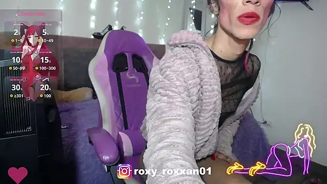 Snapshot of roxy_roxxan chatting on March 4, 2026, 2:30 am roxy roxxan online show from March 4, 2026, 2:30 am
