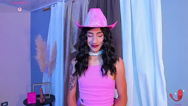 sofiaa grey  online show from October 17, 2025, 1:24 pm