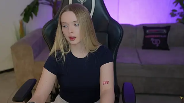 Cassy-Celestial  online show from November 8, 2025, 8:51 am