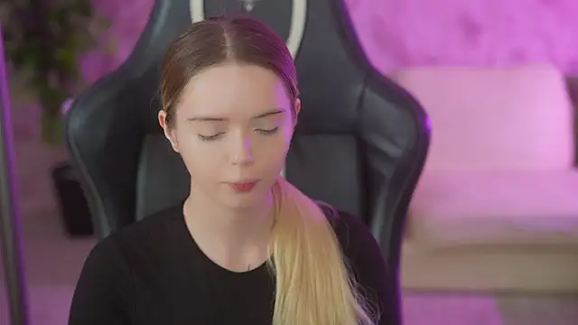 Cassy-Celestial  online show from October 24, 2025, 4:11 am