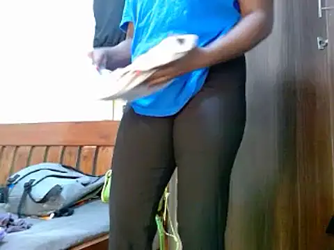 Snapshot of Sweet_choc chatting on March 12, 2025, 5:07 pm Sweet choc online show from March 12, 2025, 5:07 pm