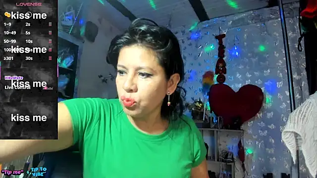 Snapshot of Erlinda-engel chatting on July 4, 2026, 12:21 pm Erlinda-engel online show from July 4, 2026, 12:21 pm