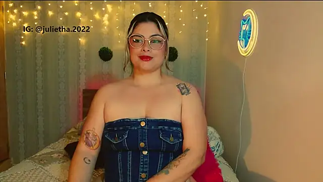 Juliietha servas online show from April 6, 2026, 11:39 pm