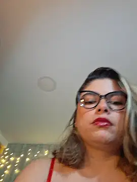 Juliietha servas online show from May 30, 2026, 11:43 pm