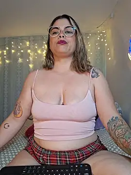 Juliietha servas online show from April 12, 2026, 11:30 pm