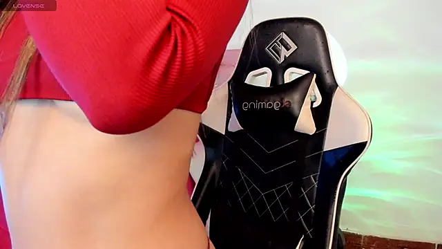 Snapshot of little_jade chatting on November 18, 2025, 10:24 pm little jade online show from November 18, 2025, 10:24 pm