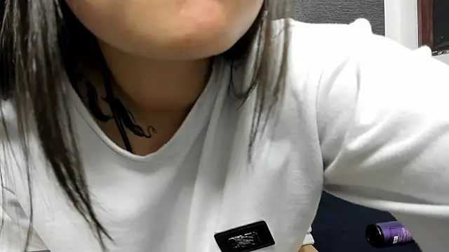 Snapshot of cami-01 chatting on February 24, 2025, 11:52 pm cami-01 online show from February 24, 2025, 11:52 pm