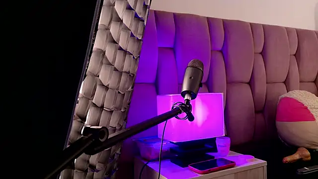 SophiaKarson online show from February 13, 2026, 5:24 pm